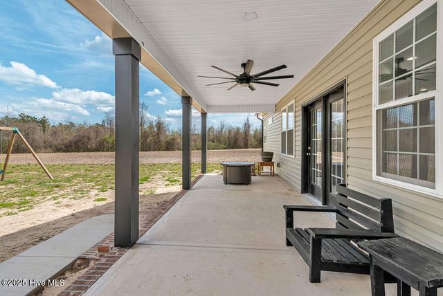 1560 White Oak River Road, Maysville, NC 28555