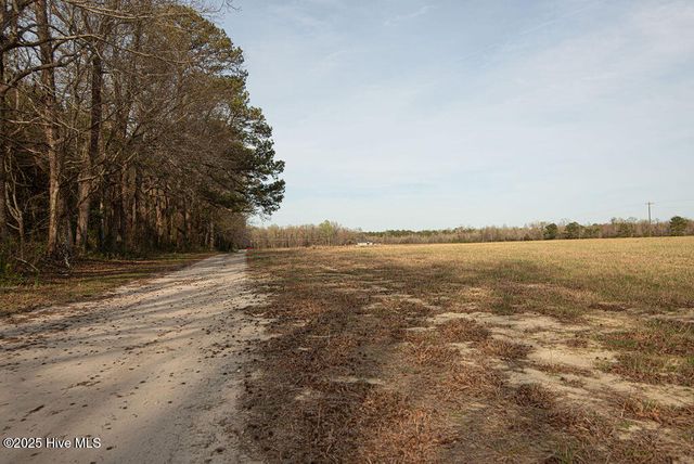 1560 White Oak River Road, Maysville, NC 28555