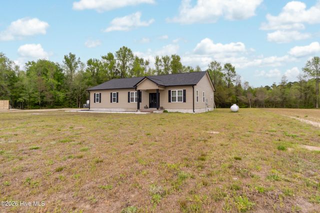 1560 White Oak River Road, Maysville, NC 28555