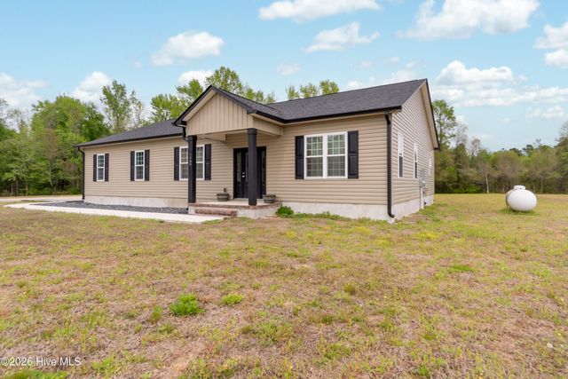 1560 White Oak River Road, Maysville, NC 28555