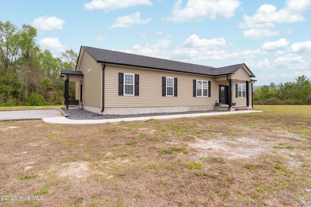 1560 White Oak River Road, Maysville, NC 28555