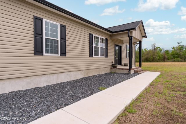 1560 White Oak River Road, Maysville, NC 28555