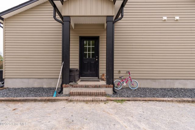 1560 White Oak River Road, Maysville, NC 28555