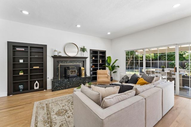 7 Chicory Bend Ct, Sacramento, CA 95831