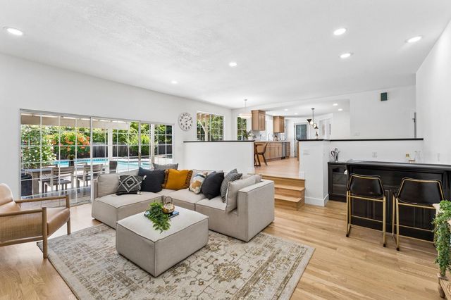 7 Chicory Bend Ct, Sacramento, CA 95831