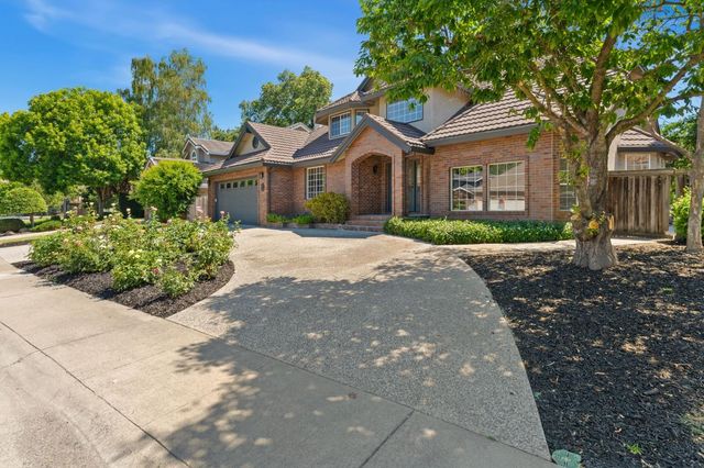 7 Chicory Bend Ct, Sacramento, CA 95831