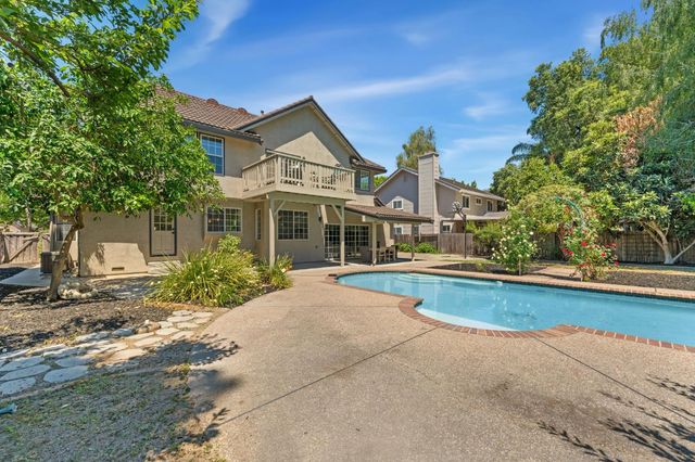 7 Chicory Bend Ct, Sacramento, CA 95831