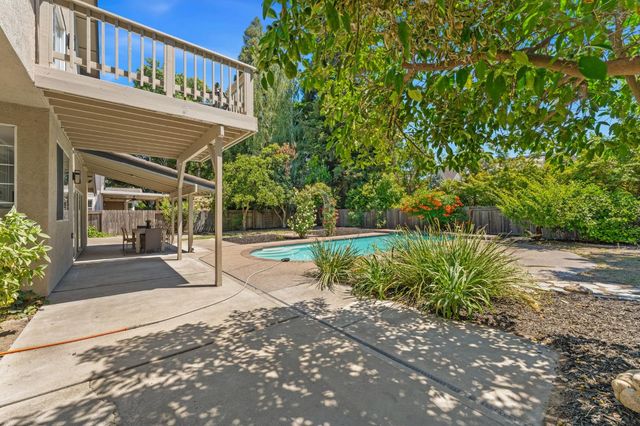 7 Chicory Bend Ct, Sacramento, CA 95831