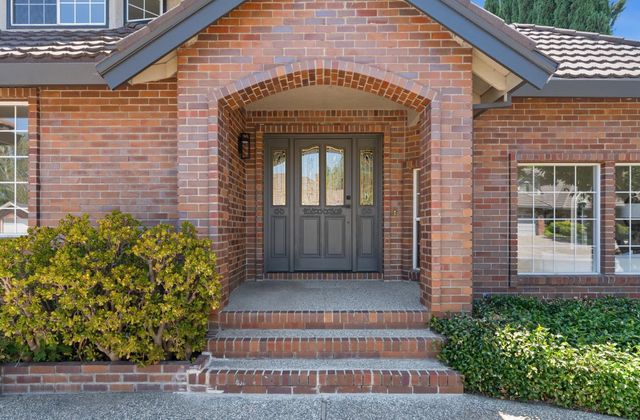 7 Chicory Bend Ct, Sacramento, CA 95831