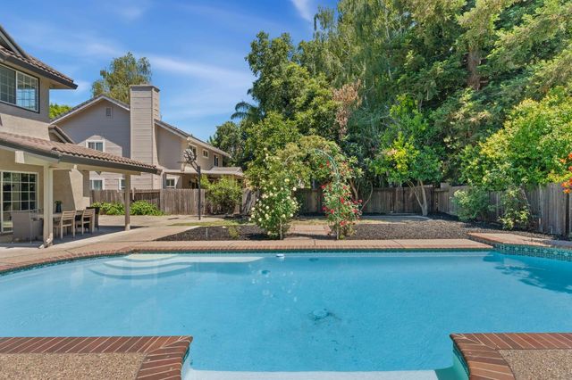 7 Chicory Bend Ct, Sacramento, CA 95831