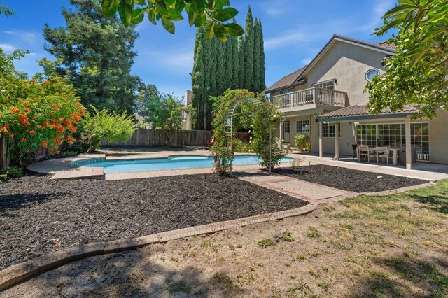 7 Chicory Bend Ct, Sacramento, CA 95831