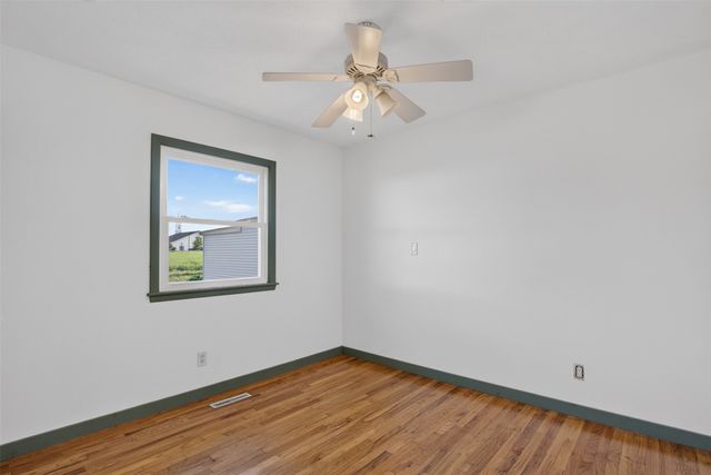 1404 N 9th Ave Place E, Newton, IA 50208