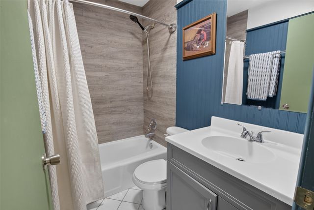 1404 N 9th Ave Place E, Newton, IA 50208