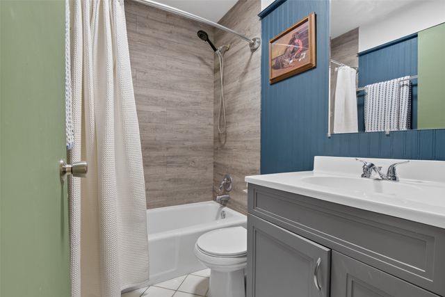 1404 N 9th Ave Place E, Newton, IA 50208