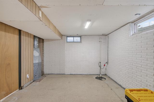 1404 N 9th Ave Place E, Newton, IA 50208