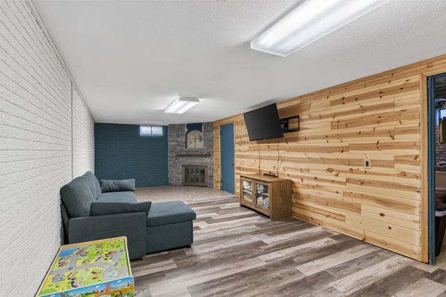 1404 N 9th Ave Place E, Newton, IA 50208