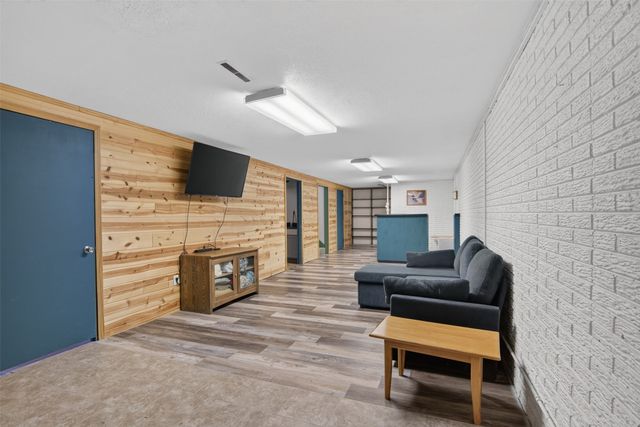 1404 N 9th Ave Place E, Newton, IA 50208