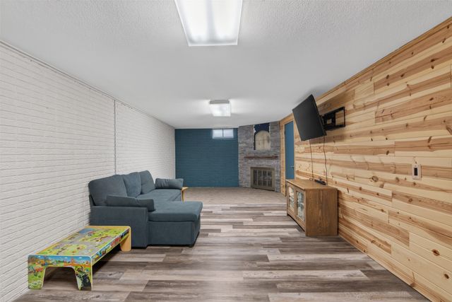 1404 N 9th Ave Place E, Newton, IA 50208