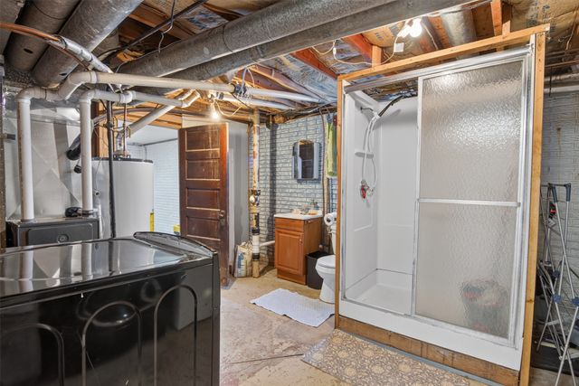 1404 N 9th Ave Place E, Newton, IA 50208