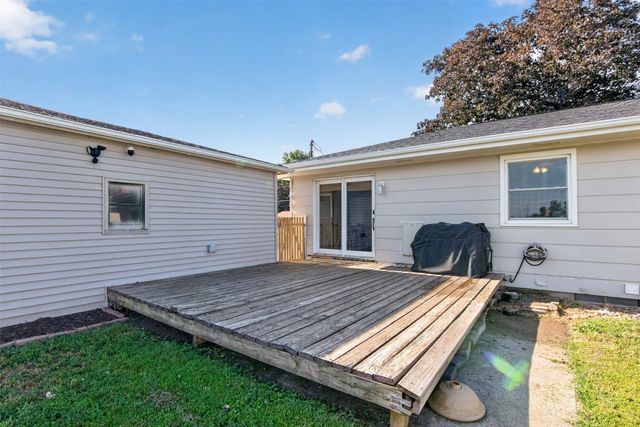 1404 N 9th Ave Place E, Newton, IA 50208