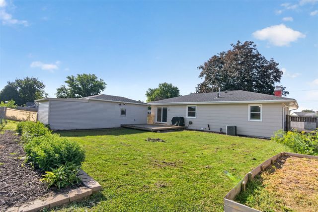 1404 N 9th Ave Place E, Newton, IA 50208