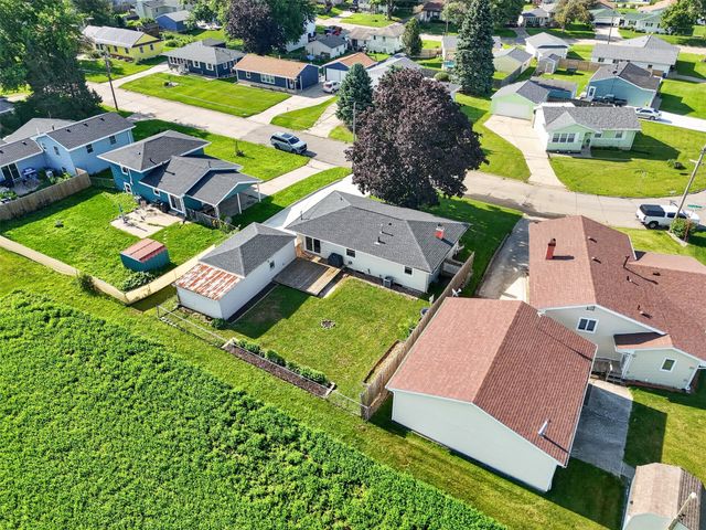 1404 N 9th Ave Place E, Newton, IA 50208