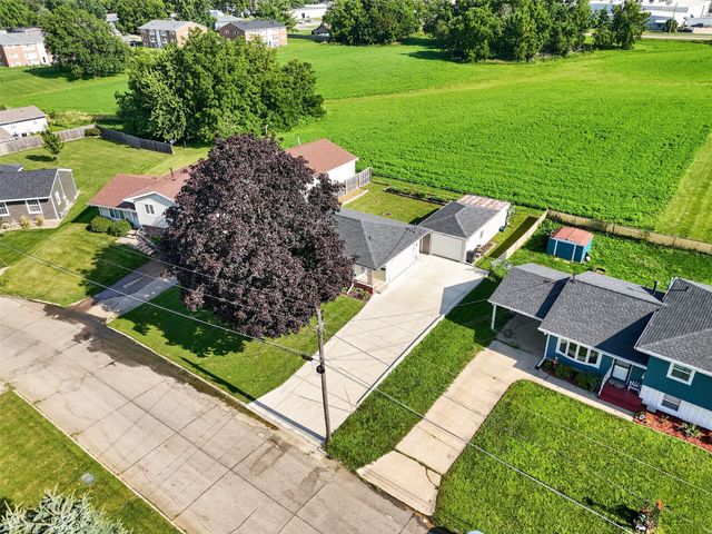 1404 N 9th Ave Place E, Newton, IA 50208