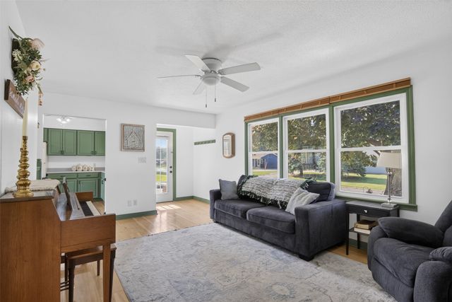 1404 N 9th Ave Place E, Newton, IA 50208