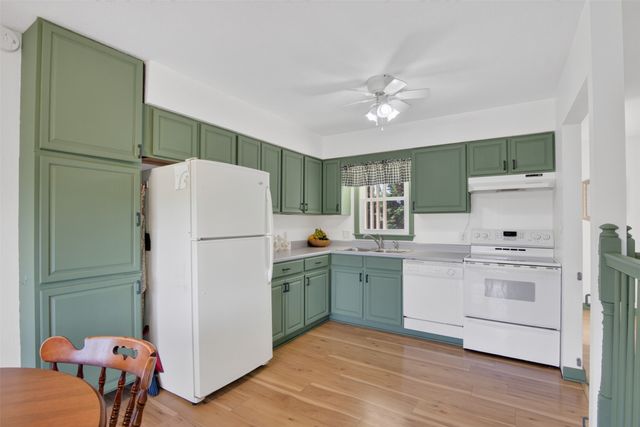1404 N 9th Ave Place E, Newton, IA 50208