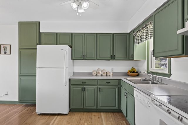 1404 N 9th Ave Place E, Newton, IA 50208