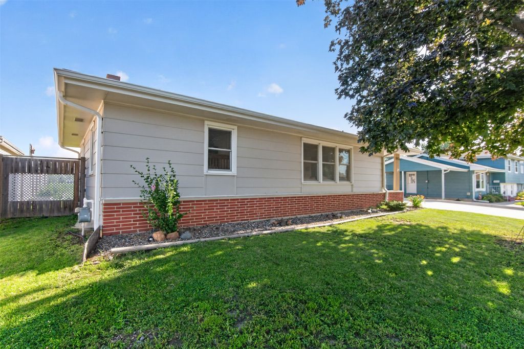 1404 N 9th Ave Place E, Newton, IA 50208