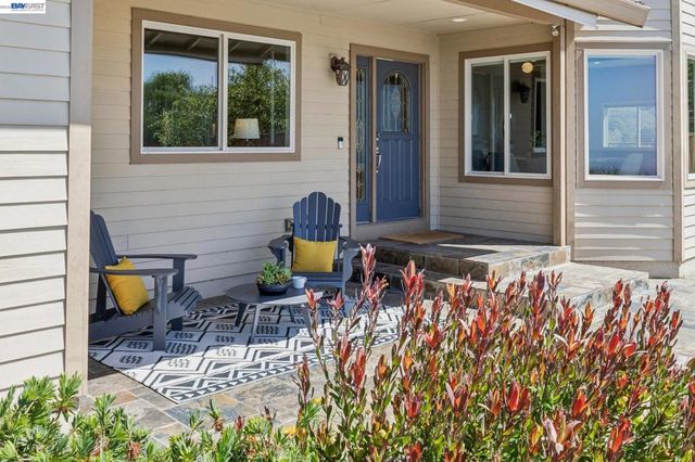 5028 CRYSTAL RIDGE COURT, Oakland, CA 94605