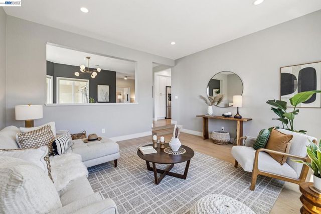 5028 CRYSTAL RIDGE COURT, Oakland, CA 94605