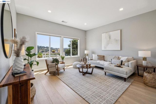 5028 CRYSTAL RIDGE COURT, Oakland, CA 94605