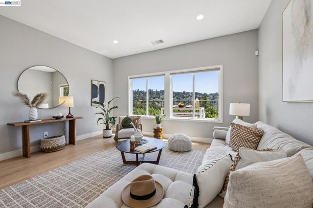 5028 CRYSTAL RIDGE COURT, Oakland, CA 94605