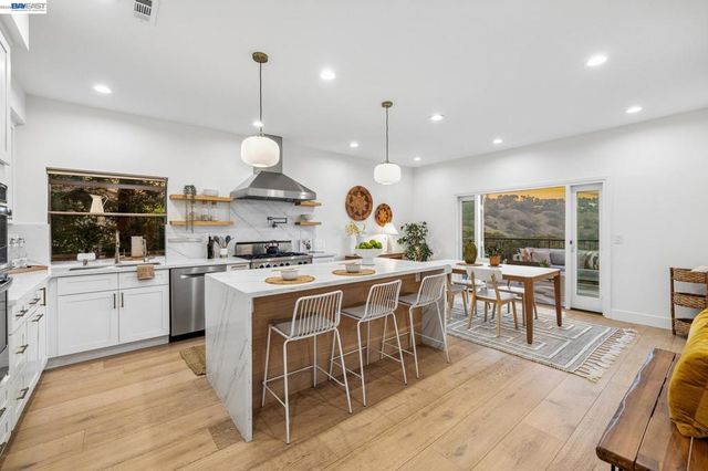 5028 CRYSTAL RIDGE COURT, Oakland, CA 94605