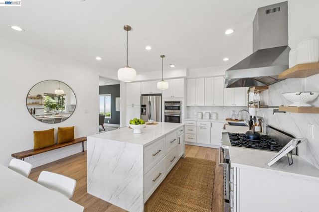 5028 CRYSTAL RIDGE COURT, Oakland, CA 94605
