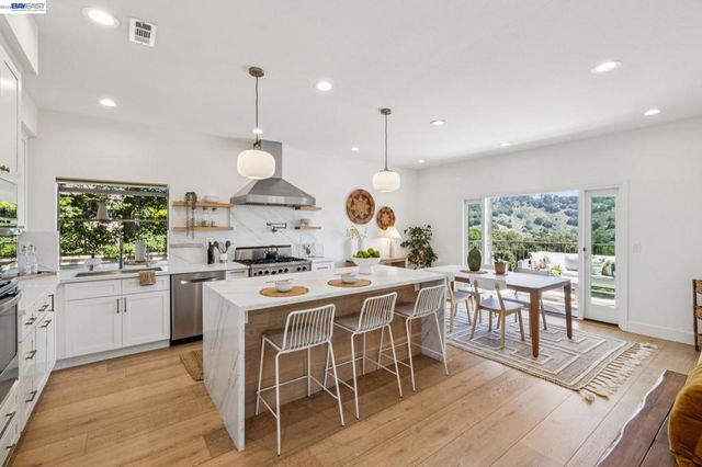 5028 CRYSTAL RIDGE COURT, Oakland, CA 94605