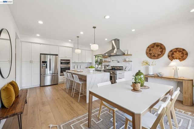 5028 CRYSTAL RIDGE COURT, Oakland, CA 94605