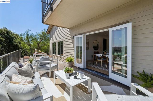 5028 CRYSTAL RIDGE COURT, Oakland, CA 94605