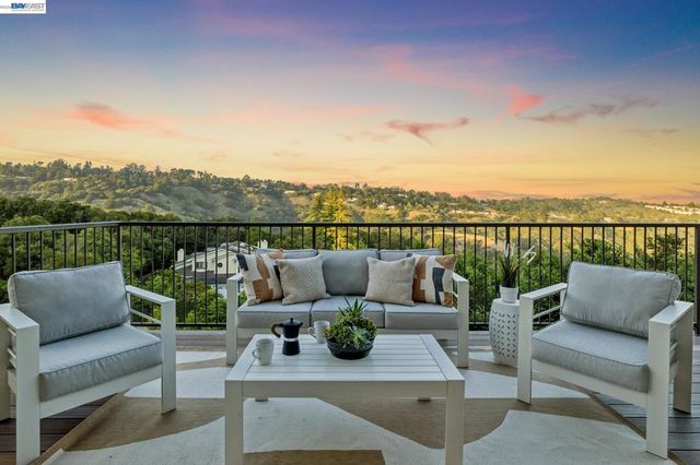 5028 CRYSTAL RIDGE COURT, Oakland, CA 94605