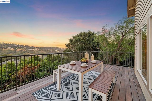 5028 CRYSTAL RIDGE COURT, Oakland, CA 94605