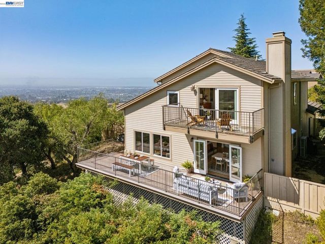 5028 CRYSTAL RIDGE COURT, Oakland, CA 94605