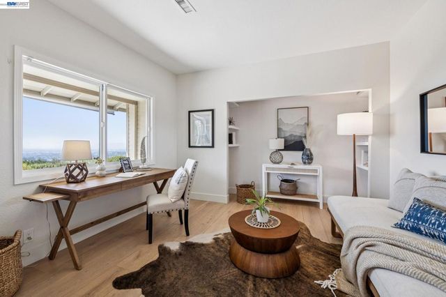 5028 CRYSTAL RIDGE COURT, Oakland, CA 94605