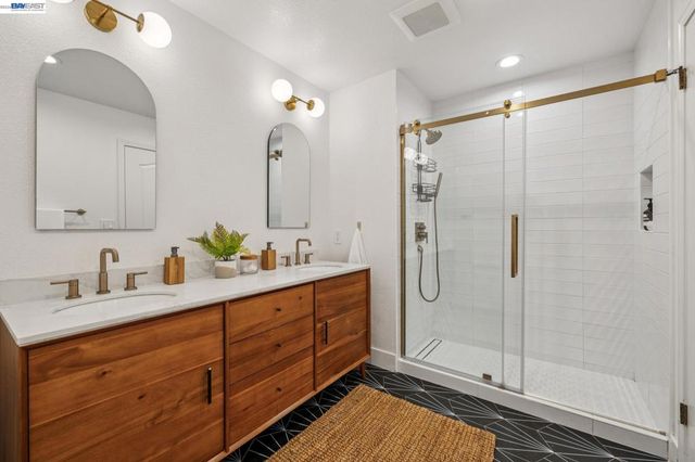 5028 CRYSTAL RIDGE COURT, Oakland, CA 94605
