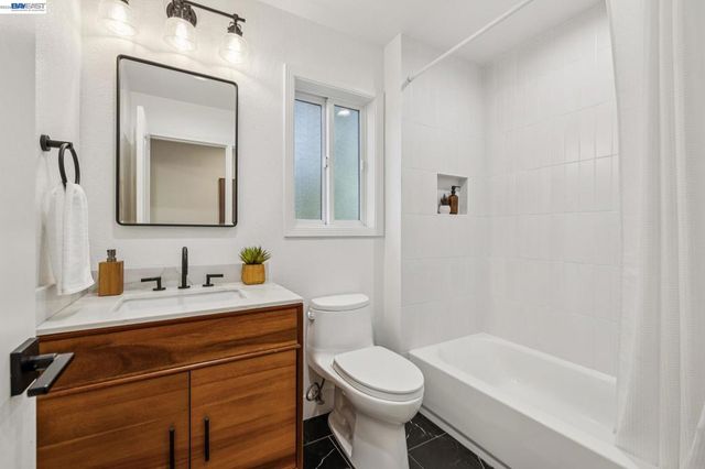 5028 CRYSTAL RIDGE COURT, Oakland, CA 94605