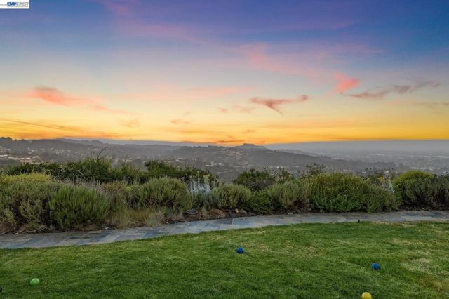 5028 CRYSTAL RIDGE COURT, Oakland, CA 94605