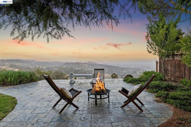 5028 CRYSTAL RIDGE COURT, Oakland, CA 94605