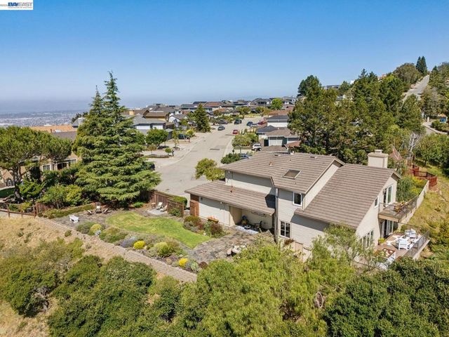 5028 CRYSTAL RIDGE COURT, Oakland, CA 94605