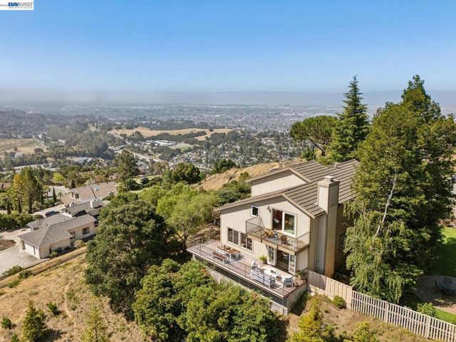 5028 CRYSTAL RIDGE COURT, Oakland, CA 94605